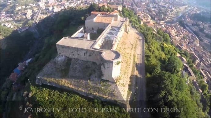 Castelo-Cosenza.-Fonte-Kairosfly-Foto-e-riprese-con-droni-690×388